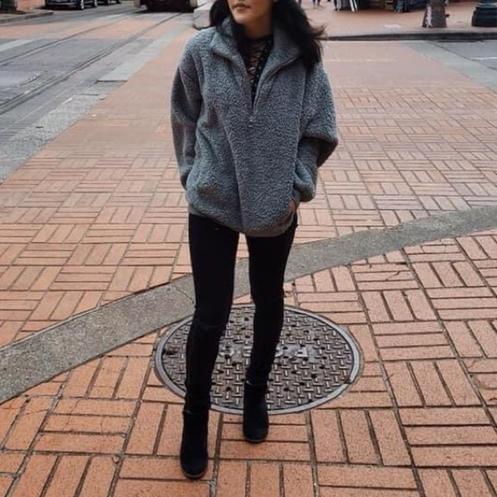 Express Teddy Pullover - image 4